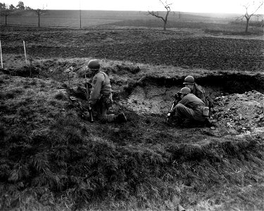 SC 364191 - L/R Sgt. Roscoe L. Watts, Cpl. William R. Woodward, and Pfc. Billie J. Stout, all of I Company, 26th Inf. Regt, take up a 60mm mortar position during Exercise Cold Spot. photo