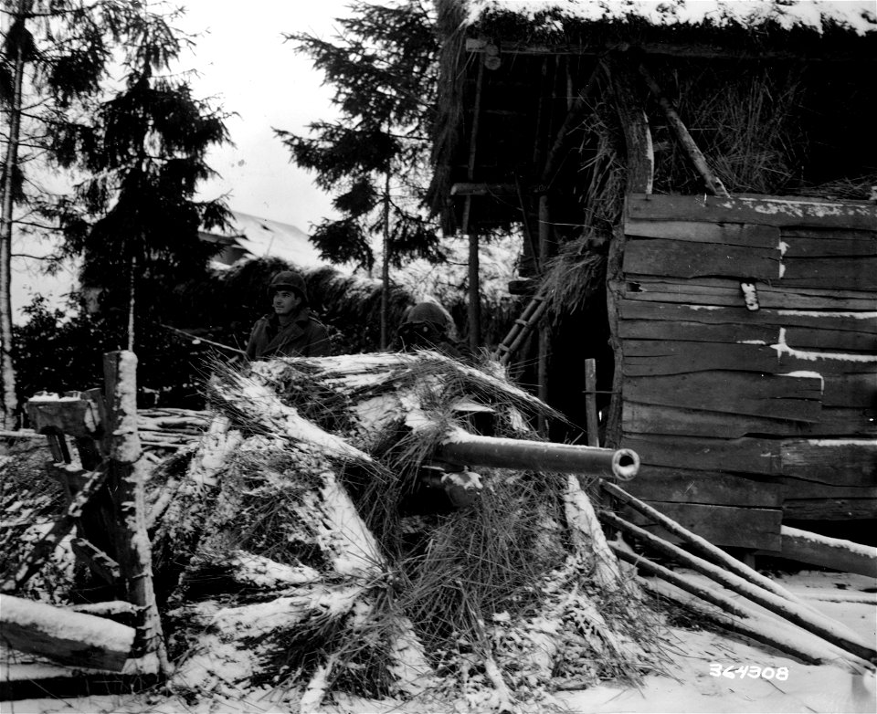 SC 364308 - Sgt. Harry Geib, Lancaster, Pa., left, and Pfc. Paul Zanibreck, Rayne, La., right, shown on duty at gun position.