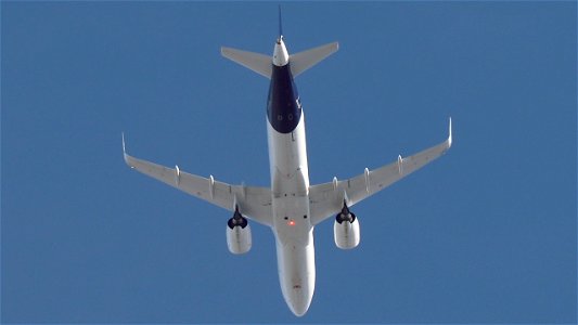 Airbus A320-271N D-AINW Lufthansa from Faro (13600 ft.)