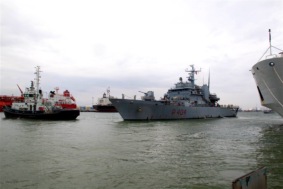 220528-N-FB655-0068