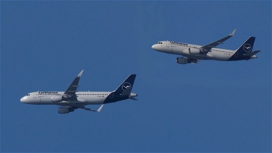 Airbus A320-214-D-AIWJ Lufthansa from Ibiza (9700 ft.)
