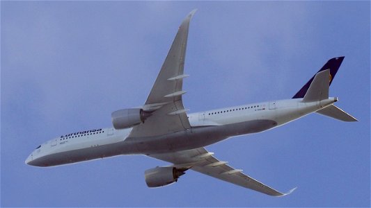 Airbus A350-941 D-AIXH Lufthansa from Miami (11700 ft.)