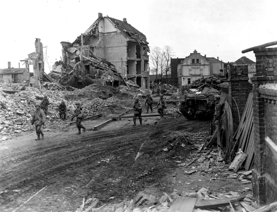 SC 334984 - Troops of the 95th Division move through the wrecked town of Krefeld, Germany, as the Ninth U.S. Army drive continues towards the Rhine. 3 March, 1945.