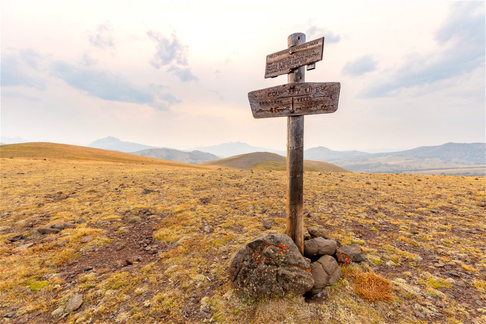 Shoshone National Forest, Sunlight Creek Trail: Yellowstone and Forest boundary sign