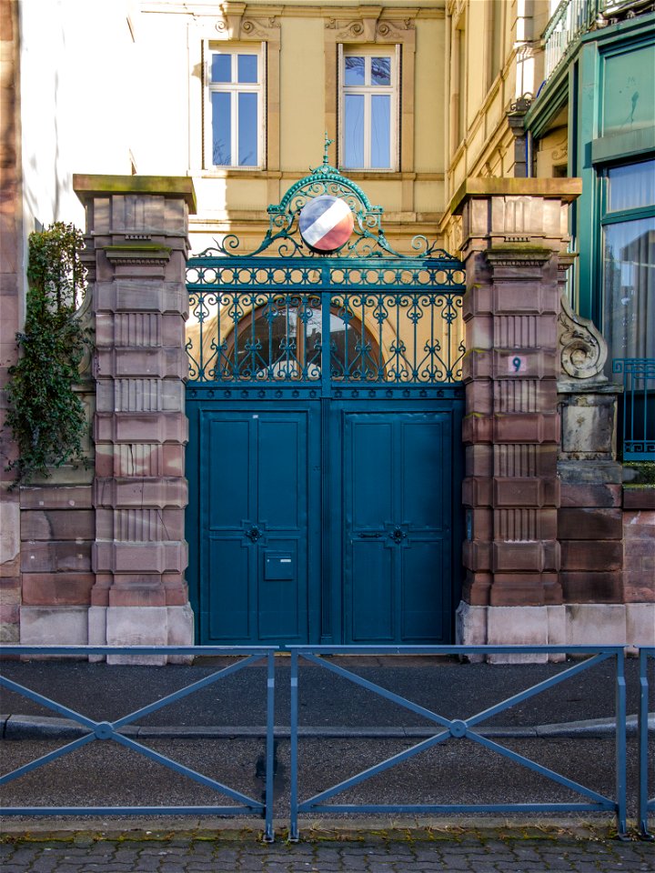 Porte de l'Hôtel du rectorat ou de l'ancien Palais National photo