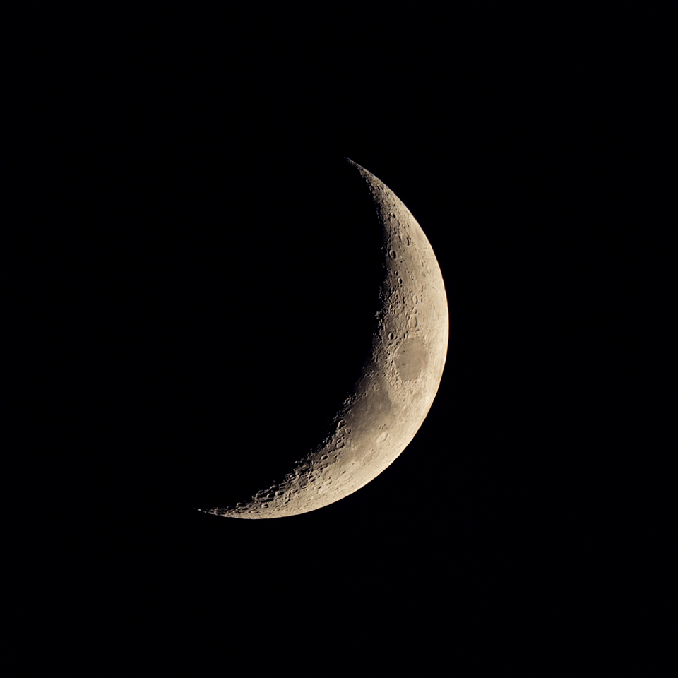 20% illuminated Waxing Crescent Moon on 11-27-22