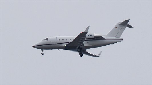 Bombardier CL-600-2B16 Challenger 604 D-ATMJ Air Independence from London (3600 ft.)