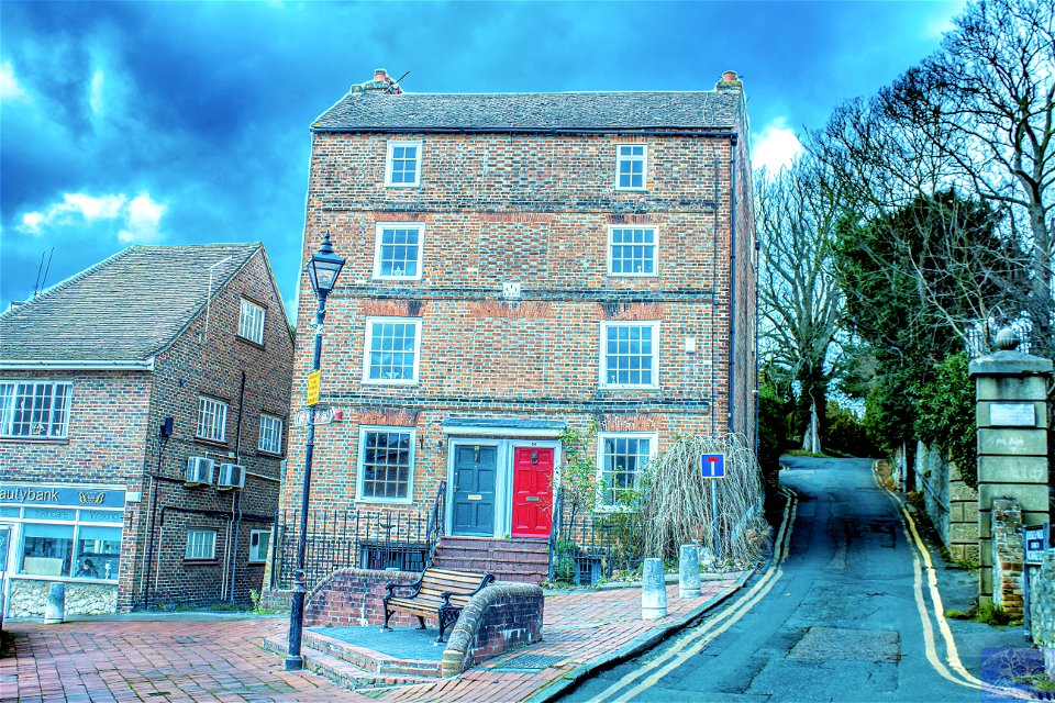 “I SEE A RED DOOR AND I WANT TO…”