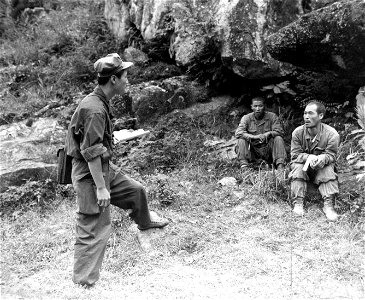 SC 348635 - An ROK interrogator questions two N. Korean prisoners who voluntarily surrendered to troops of the 11th Regt., 1st ROK Div. north of Taegu, Korea. 18 September, 1950. photo