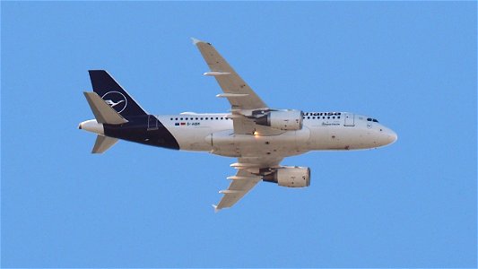 Airbus A319-112 D-AIBM Lufthansa (Operated by Lufthansa CityLine) from Marseille (8100 ft.)