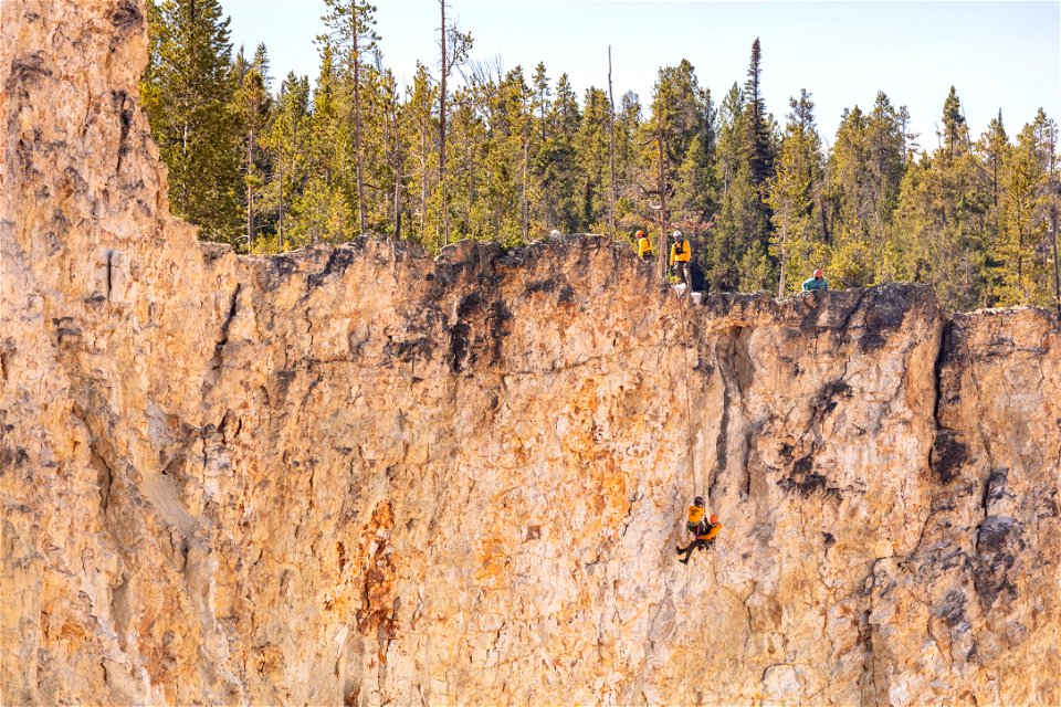 High-angle search & rescue training in Canyon: ascending out of the canyon (2)