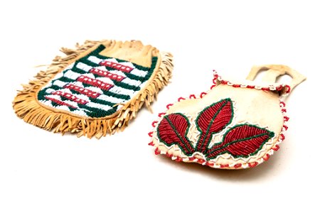 YELL 7107: beaded pouch and YELL 7105: beaded pouch