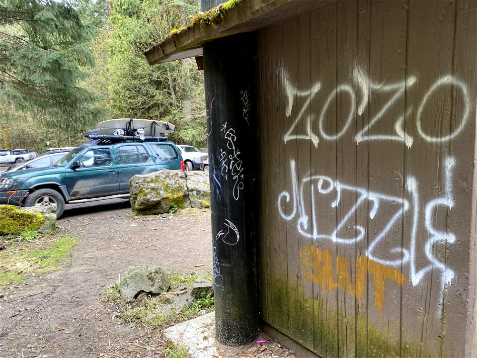 Trash and vandalism at Umpqua Hot bsprings on the Umpqua National Forest
