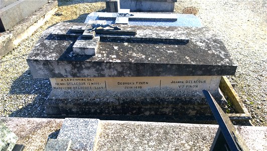 Tombe romantique au cimetière de Provins