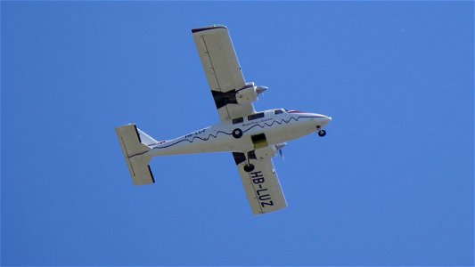 Partenavia P68C HB-LUZ Swiss Flight Services (SFS) (4000 ft.)