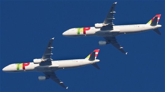 Airbus A321-211 CS-TJF TAP Air Portugal from Lisbon (13100 ft.) photo