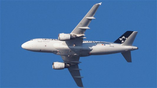 Airbus A319-114 D-AILS Lufthansa (Star Alliance Livery) (Operated by Lufthansa CityLine) from Marseille (5800 ft.)