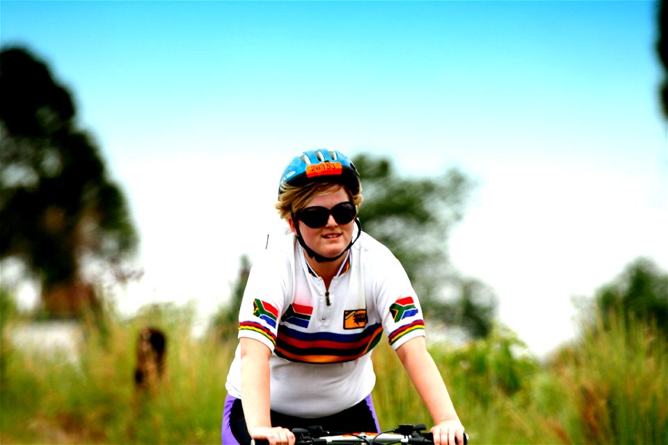 Johannesburg - 94.7 Cycle Race - lady straggler