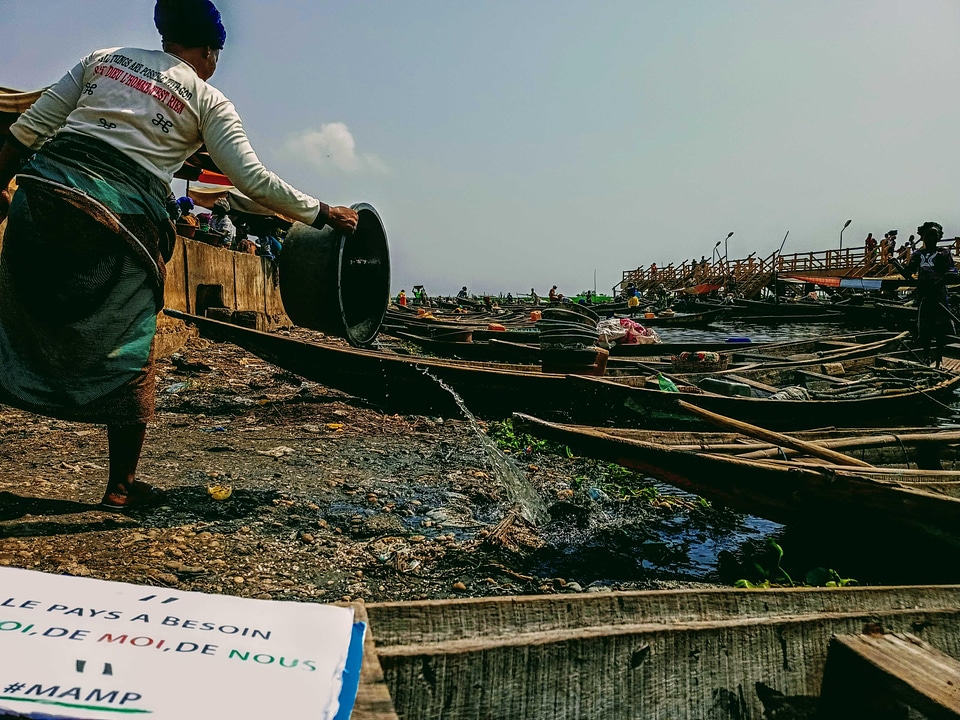 People travel water