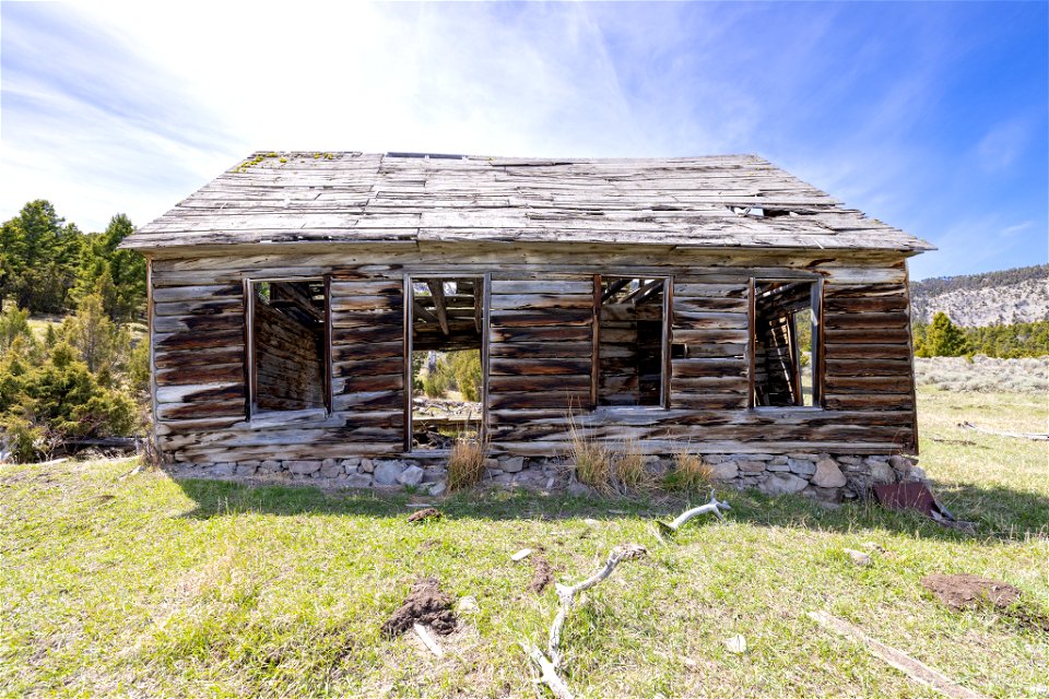 Custer Gallatin National Forest: Deaf Jim Cabin (2)