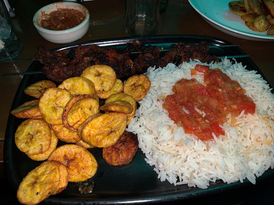 Rice tomato juice fried banana