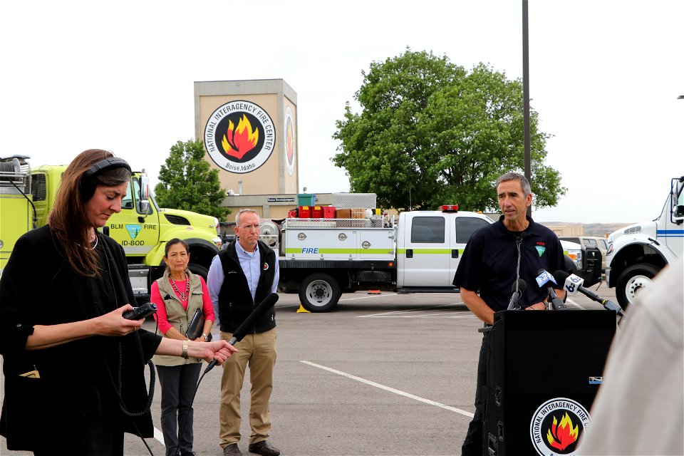 DOI Sec Haaland visiting NIFC_06172022 (11)