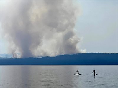 Paddleboarders CdrCrkFire 220829 (2) photo