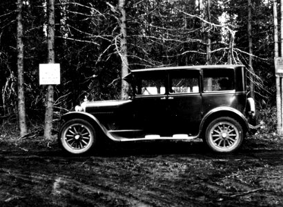 213146-road-junction-with-usfs-car-umpqua-nf-or-1926jpg_49385828557_o