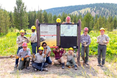 YCC Alpha Crew 2021 Grizzly Lake Trailhead sign install:finished product photo