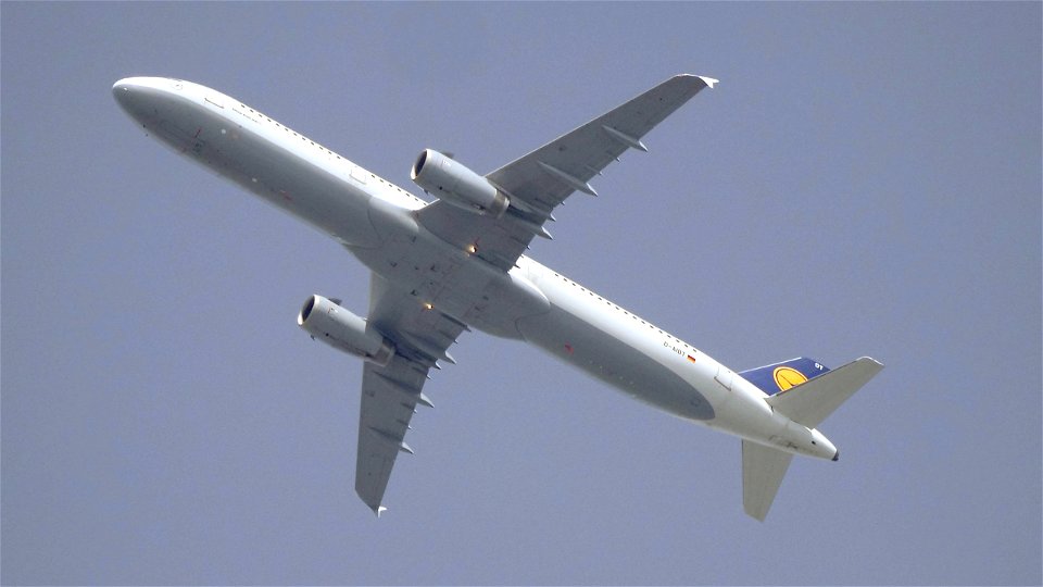 Airbus A321-231 D-AIDT Lufthansa from Palma de Mallorca (9200 ft.) photo