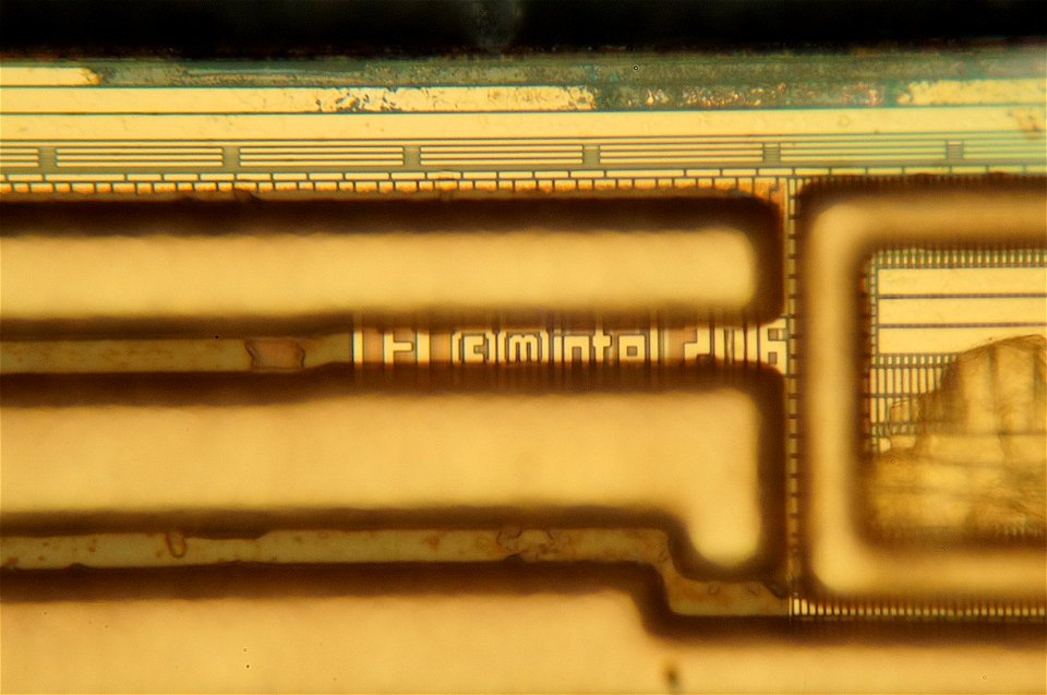 Intel@14nm++@CoffeeLake@Coffee_Lake-S@i7-8700K@SR3QR___DSCx04_top_metal@80xBF