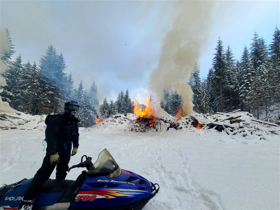 Pile burning on the Gifford Pinchot National Forest on Nove 30, 2022. Snowy conditions reduce the risk of fires escaping safety perimeters while still allowing burn objectives to be accomplished.