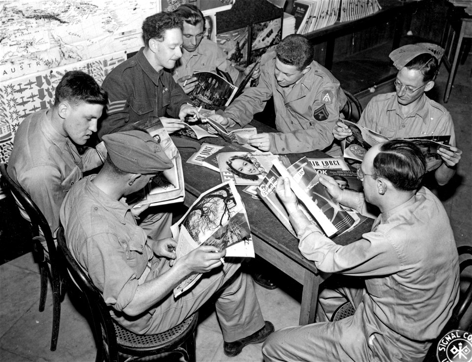 SC 396911 - English and American troops reading magazines sent overseas by the Special Services.