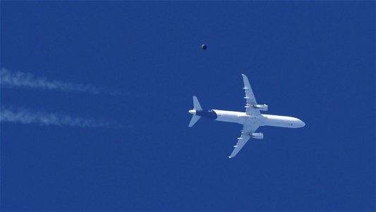 A Lufthansa airliner and a balloon of unknown origin: