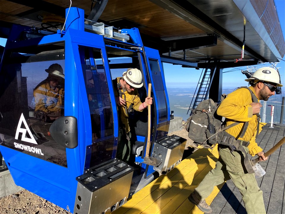 Flagstaff Hotshots depart the Arizona Gondola at the Arizona Snobowl to begin their hike into the Pipeline Fire