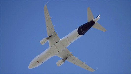 Airbus A320-214 D-AIWG Lufthansa from Barcelona (6100 ft.)