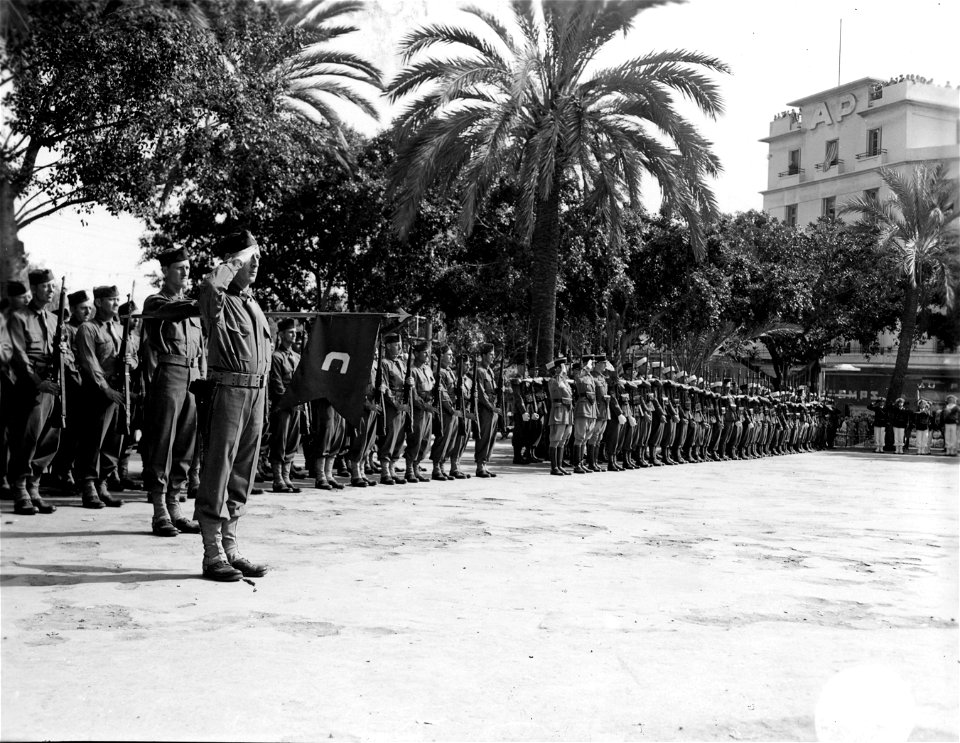 SC 405104 - American and French troops presented arms before the ceremonies awarding the Legion of Merit at Place Foch. 12 October, 1943.