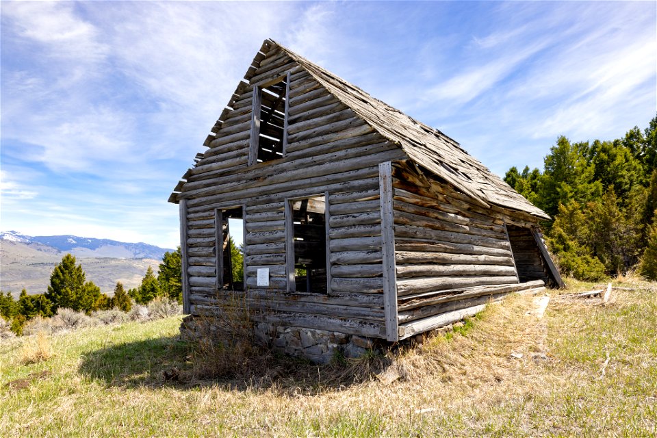 Custer Gallatin National Forest: Deaf Jim Cabin