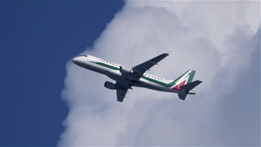 Embraer E175STD EI-RDE Alitalia from Rome (6000 ft.)