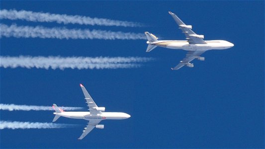 Boeing 747-412F(SCD) 9V-SFO Singapore Airlines Cargo Amsterdam to Sharjah (35000 ft.) & Airbus A330-343 TC-JNP Turkish Airlines London to Isatnbul (39000 ft.) photo