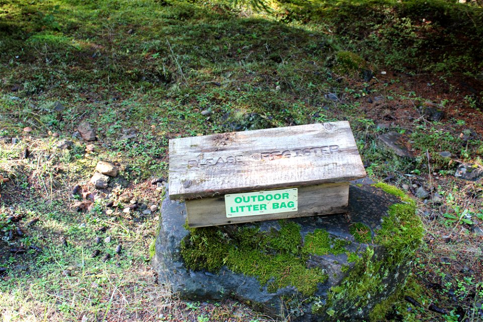 img_2266_trash-at-calf-ck-trailheadjpg_49364506151_o