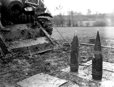 SC 196158 - Compare these two 155mm (M-12) shells, the one on the left is American, the one on the right, German.