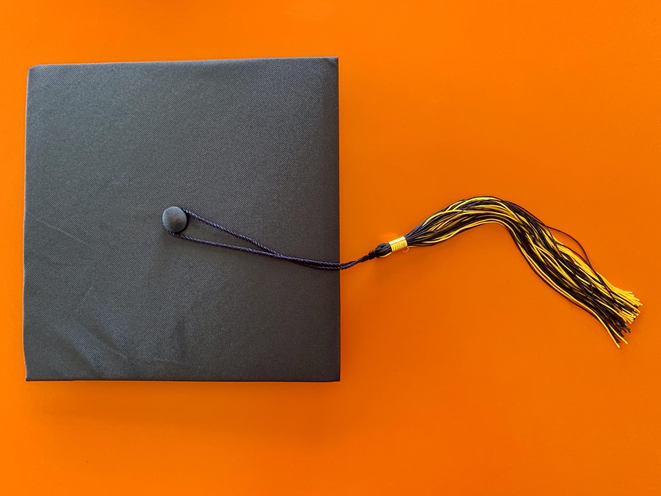 Motherboard cap graduation