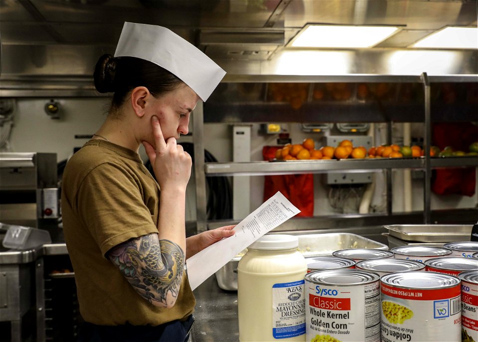 USS Porter (DDG 78) Chow Time