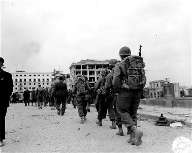 SC 270877 - Troops of "G" Co., 2nd Bn., 10th Mtn. Div., march down street in newly-liberated Verona. 26 April, 1945.