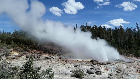 Steamboat Geyser minor eruptions the day after the April 27th eruption
