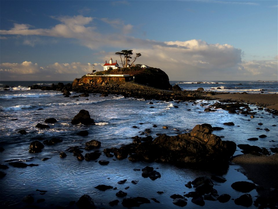 011 - BATTERY POINT LIGHTHOUSE (11-07-2021) from A street jetty -05
