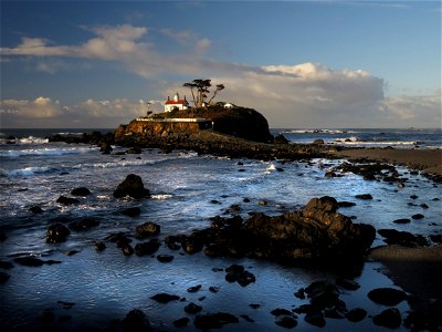 011 - BATTERY POINT LIGHTHOUSE (11-07-2021) from A street jetty -05