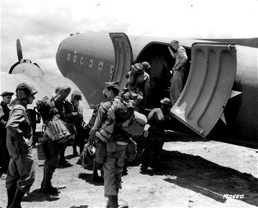 SC 170550 - Men of the 107th Med. Corps, 32nd Div., boarding plane at Ward's Drome near Port Moresby, New Guinea, for trip to [illegible], New Guinea. 11 November, 1942. photo