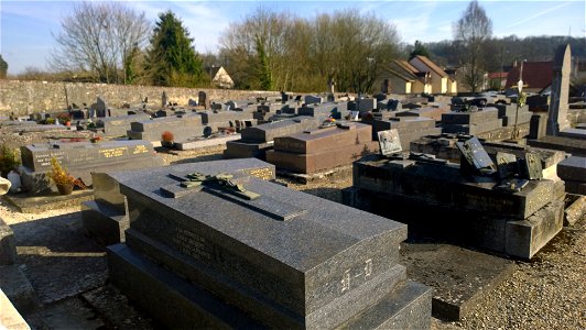 Tombes au cimetière de Provins